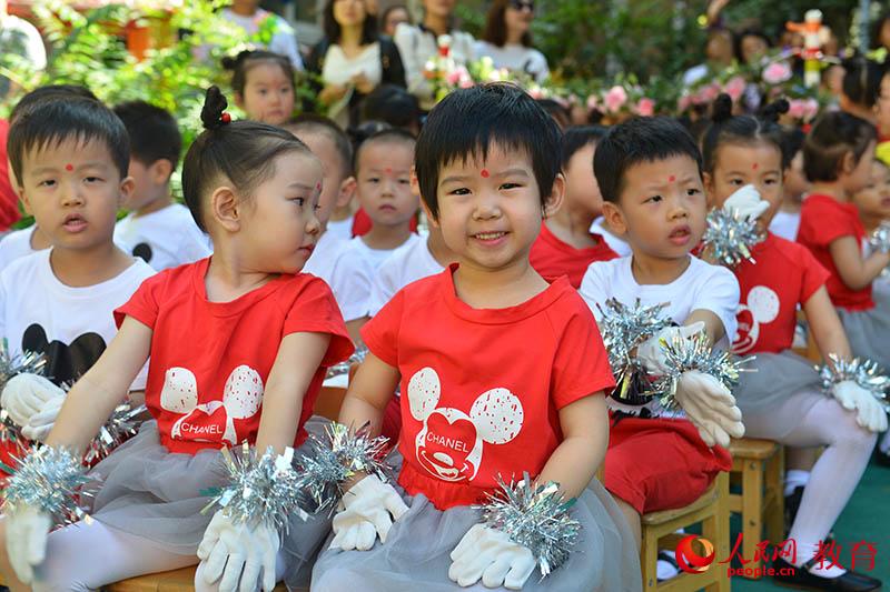 六一國際兒童節(jié)來臨之際，北京市第五幼兒園以“啟迪夢想、炫彩童年”為主題，舉行親子科技嘉年華活動。熊旭 攝