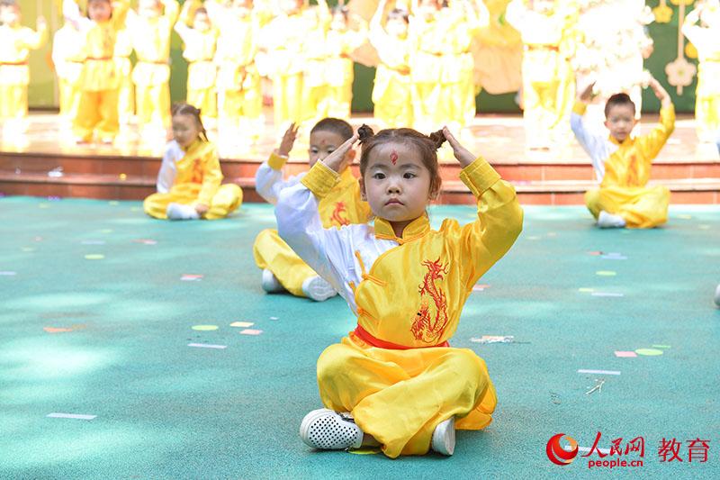 六一國際兒童節(jié)來臨之際，北京市第五幼兒園以“啟迪夢想、炫彩童年”為主題，舉行親子科技嘉年華活動。熊旭 攝