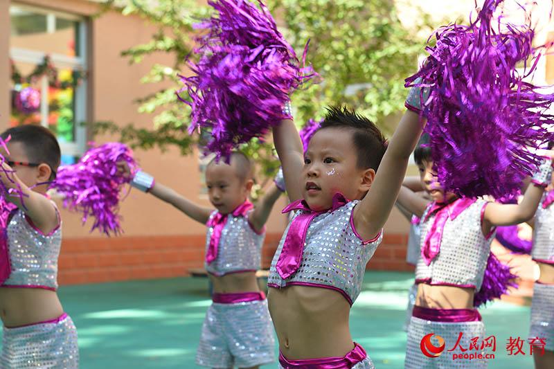 六一國際兒童節(jié)來臨之際，北京市第五幼兒園以“啟迪夢想、炫彩童年”為主題，舉行親子科技嘉年華活動。熊旭 攝