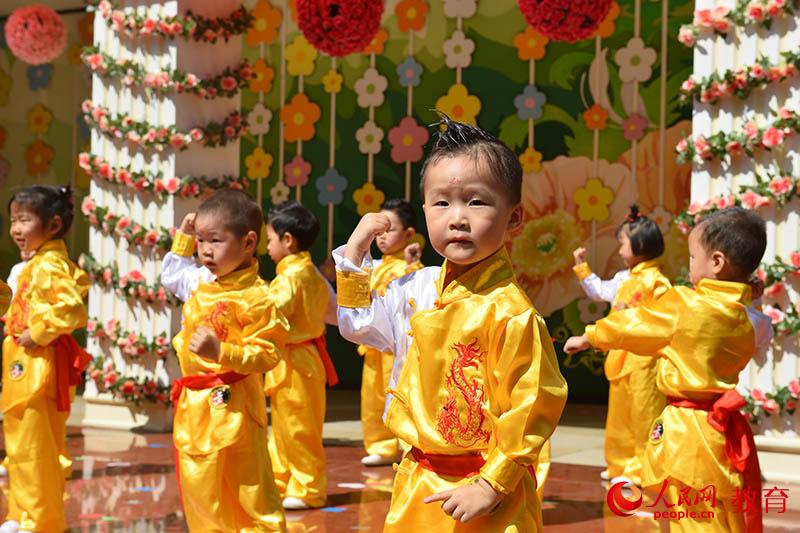 六一國際兒童節(jié)來臨之際，北京市第五幼兒園以“啟迪夢想、炫彩童年”為主題，舉行親子科技嘉年華活動。熊旭 攝