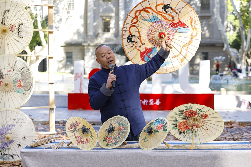 東南大學(xué)舉辦“梧桐文化節(jié)”。杭添 攝