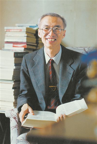 1996年，陳佳洱在北京大學校長辦公室。受訪者供圖